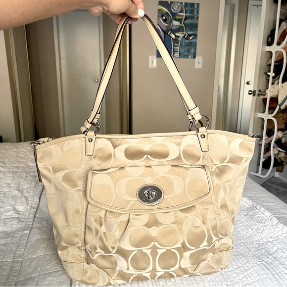 COACH Signature 'Leah' Canvas Tote Cream - Picture 2 of 9